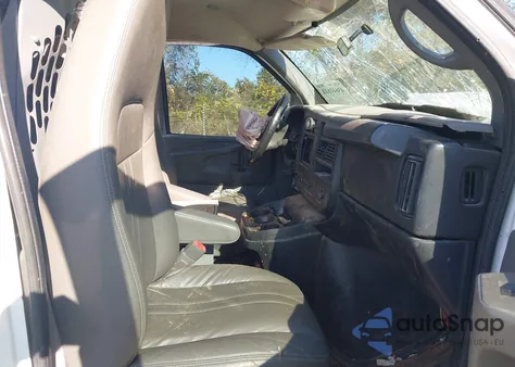 2014 Chevrolet Express 2500 Work Van z USA, uszkodzony, nr VIN 1GCWGGFA7E1112729